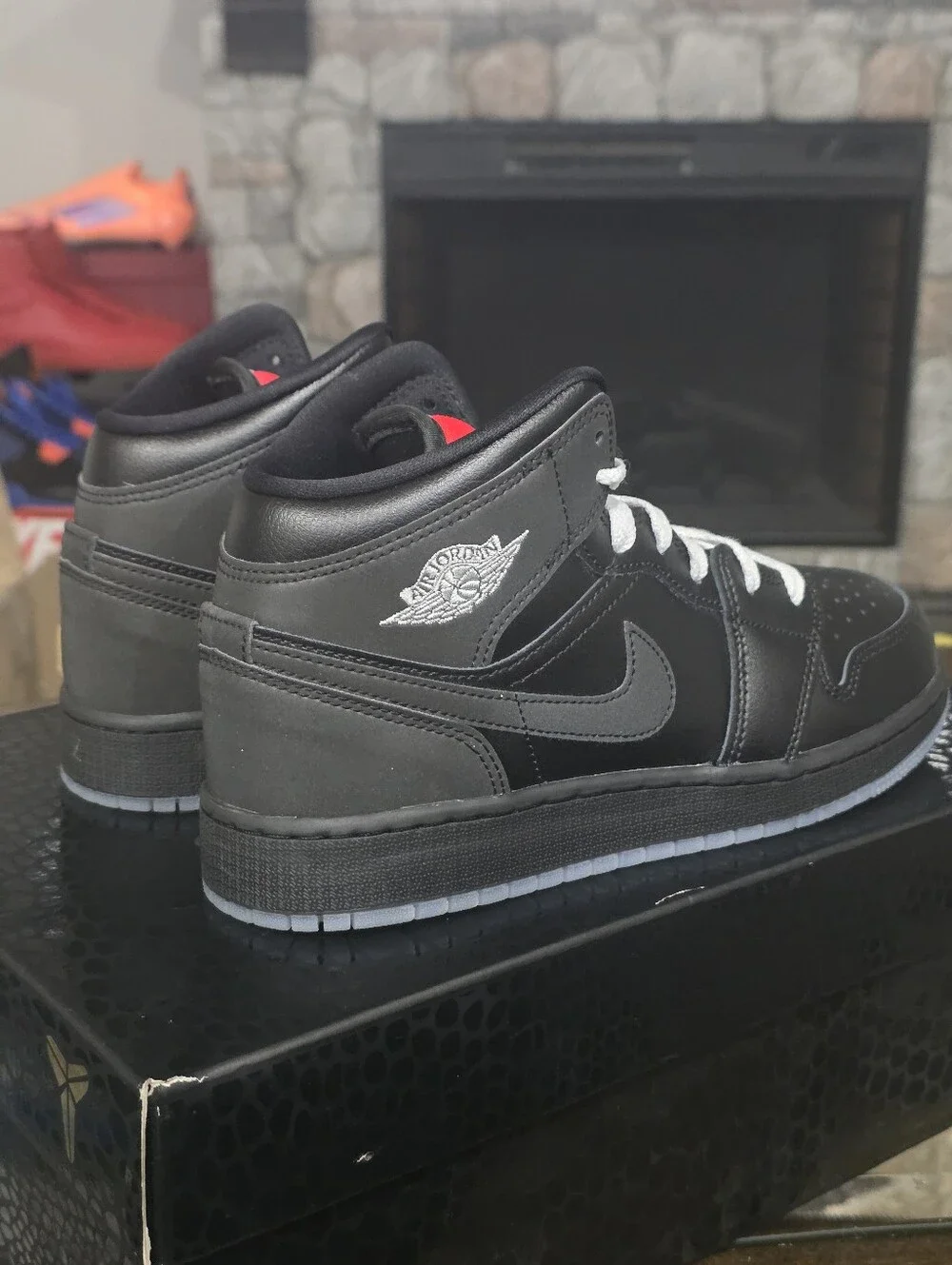 Nike Air Jordan 1 Mid SE Black Metallic Reimagined GS